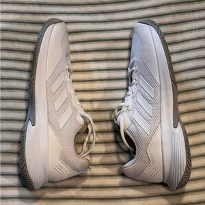 Adidas Womens 9 / 41.5 Tennis Sneakers